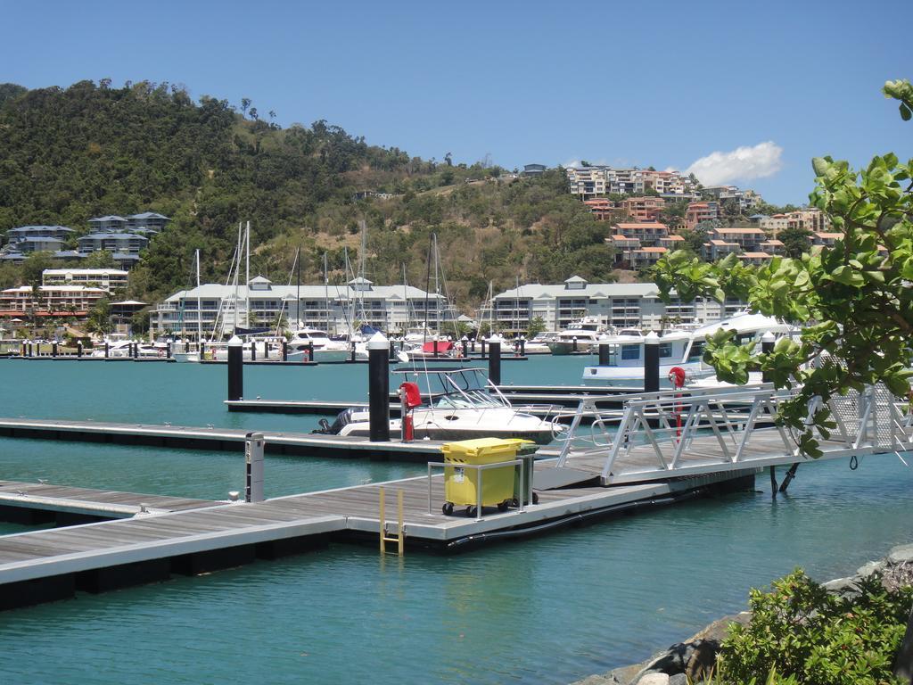 Boathouse Port Of Airlie Lägenhet Airlie Beach Rum bild