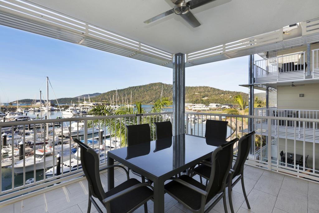 Boathouse Port Of Airlie Lägenhet Airlie Beach Rum bild